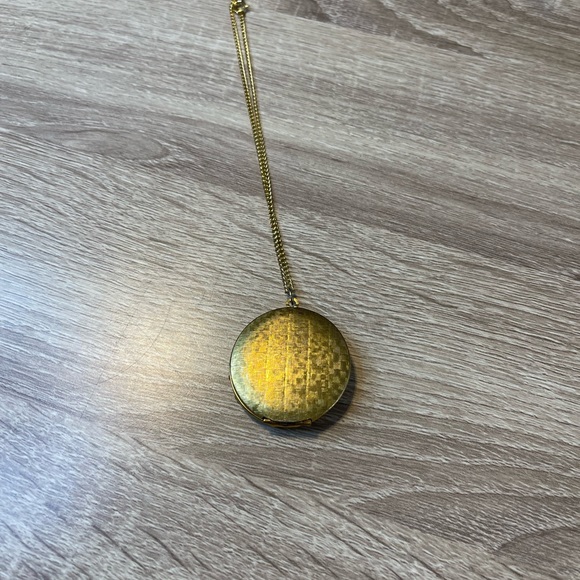 VTG Gold Tone locket late 60’s era - Picture 4 of 6